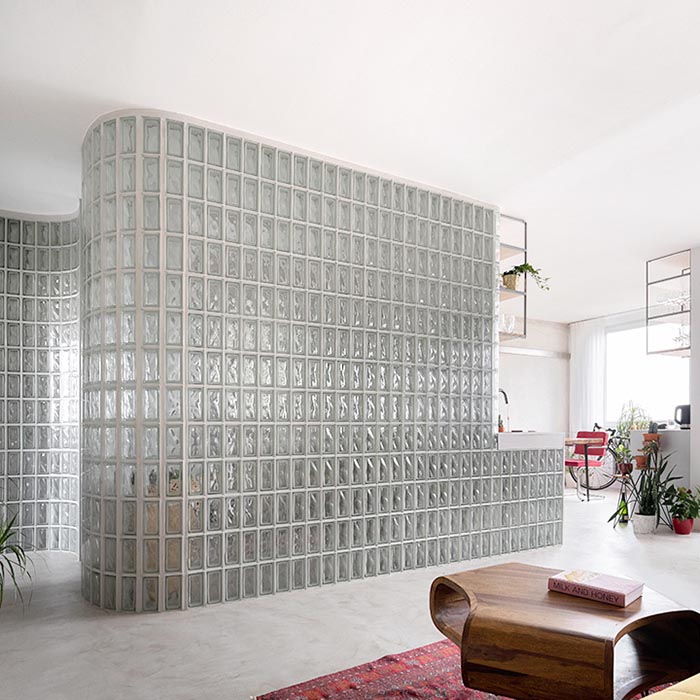 Byt s luxferovými stěnami_2